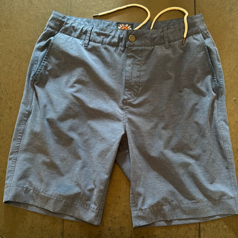 Faherty’s all day shorts. Blue. 33/9